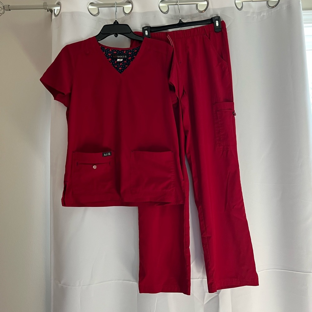 Red koi scrub set size small